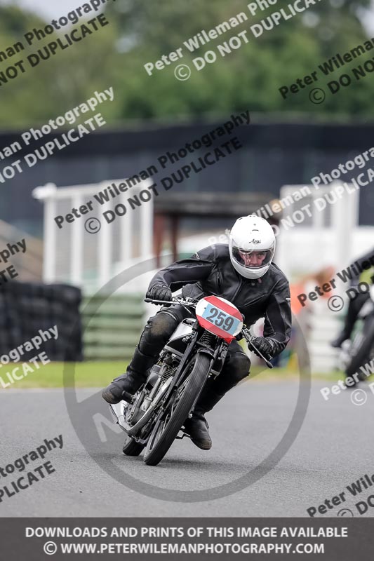 Vintage motorcycle club;eventdigitalimages;mallory park;mallory park trackday photographs;no limits trackdays;peter wileman photography;trackday digital images;trackday photos;vmcc festival 1000 bikes photographs
